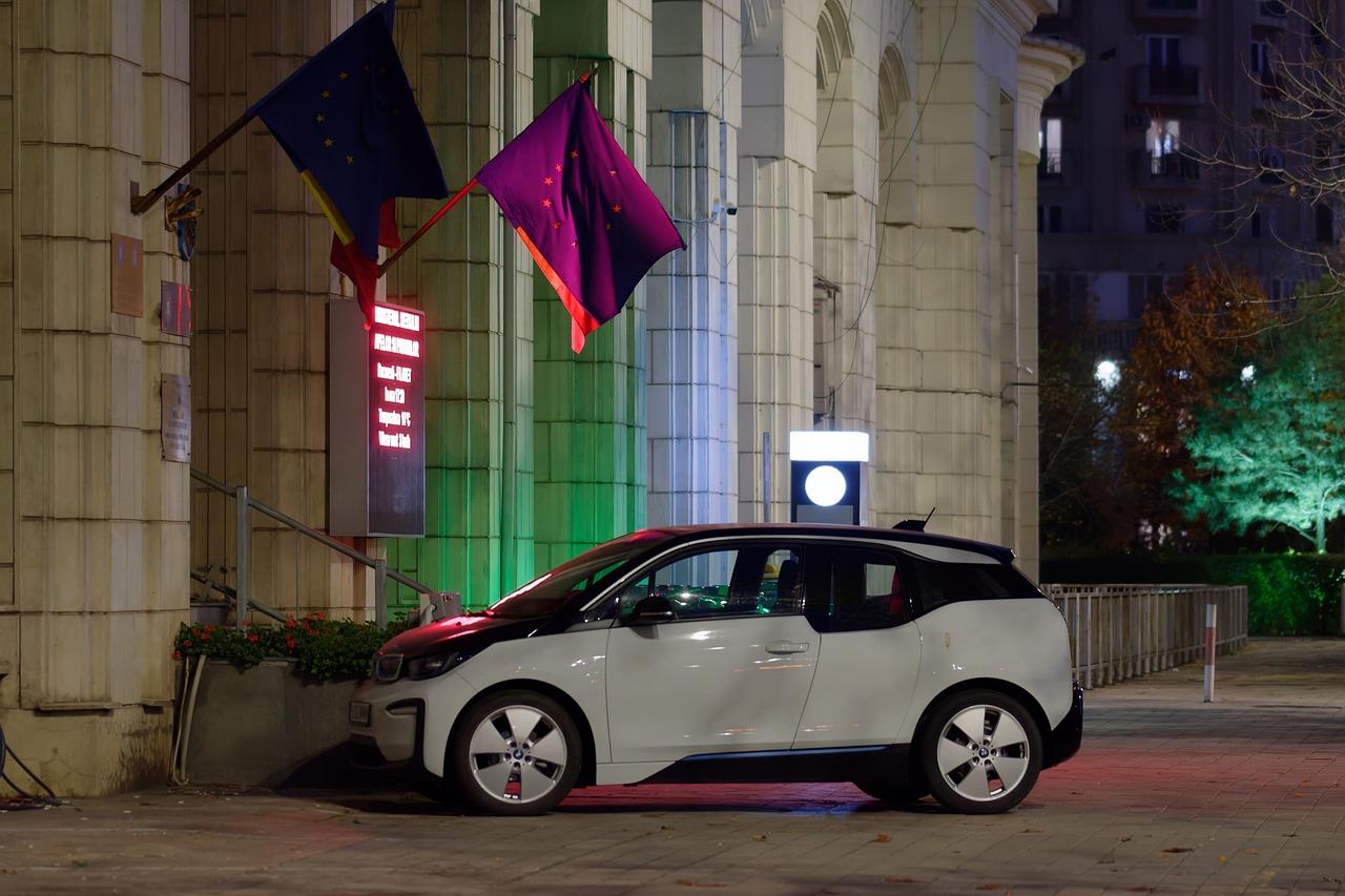 building, flags, cart, parker, in the evening, night, sidewalk, office, car wallpapers, urban, car, electric
